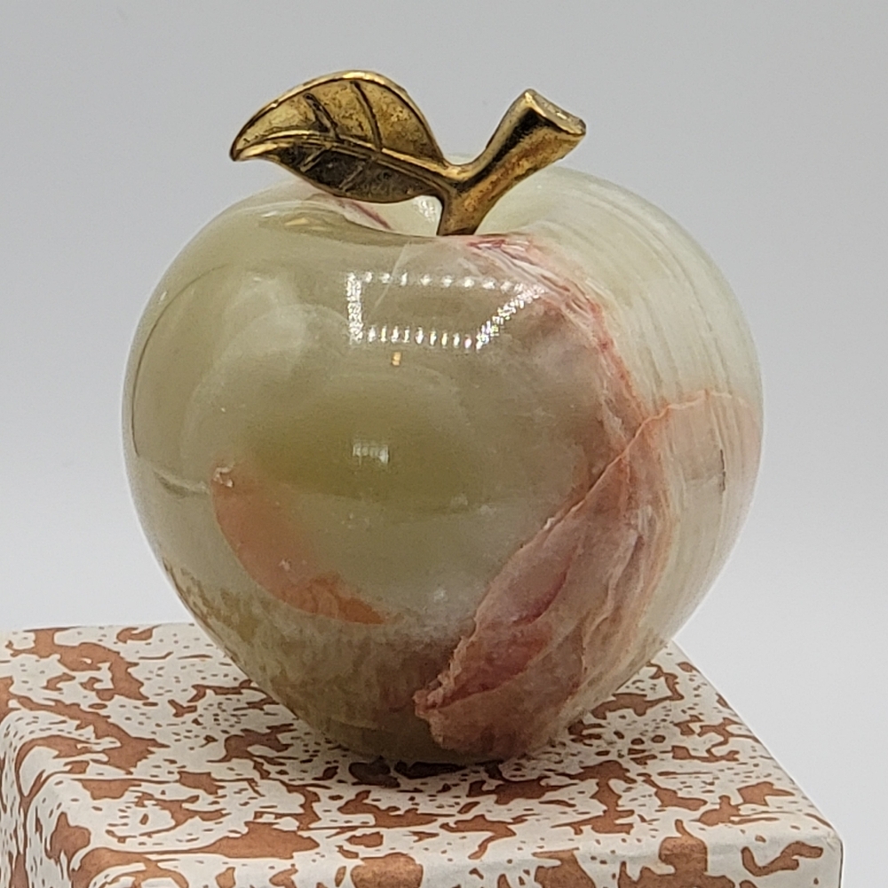 Elegant Natural Onyx Apple Decor with Golden Leaf